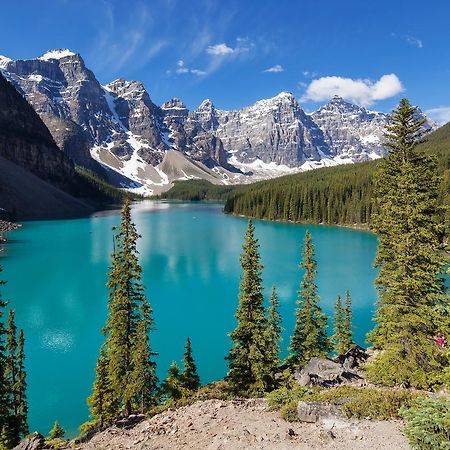 Moraine Lake Lodge Lake Louise Bagian luar foto