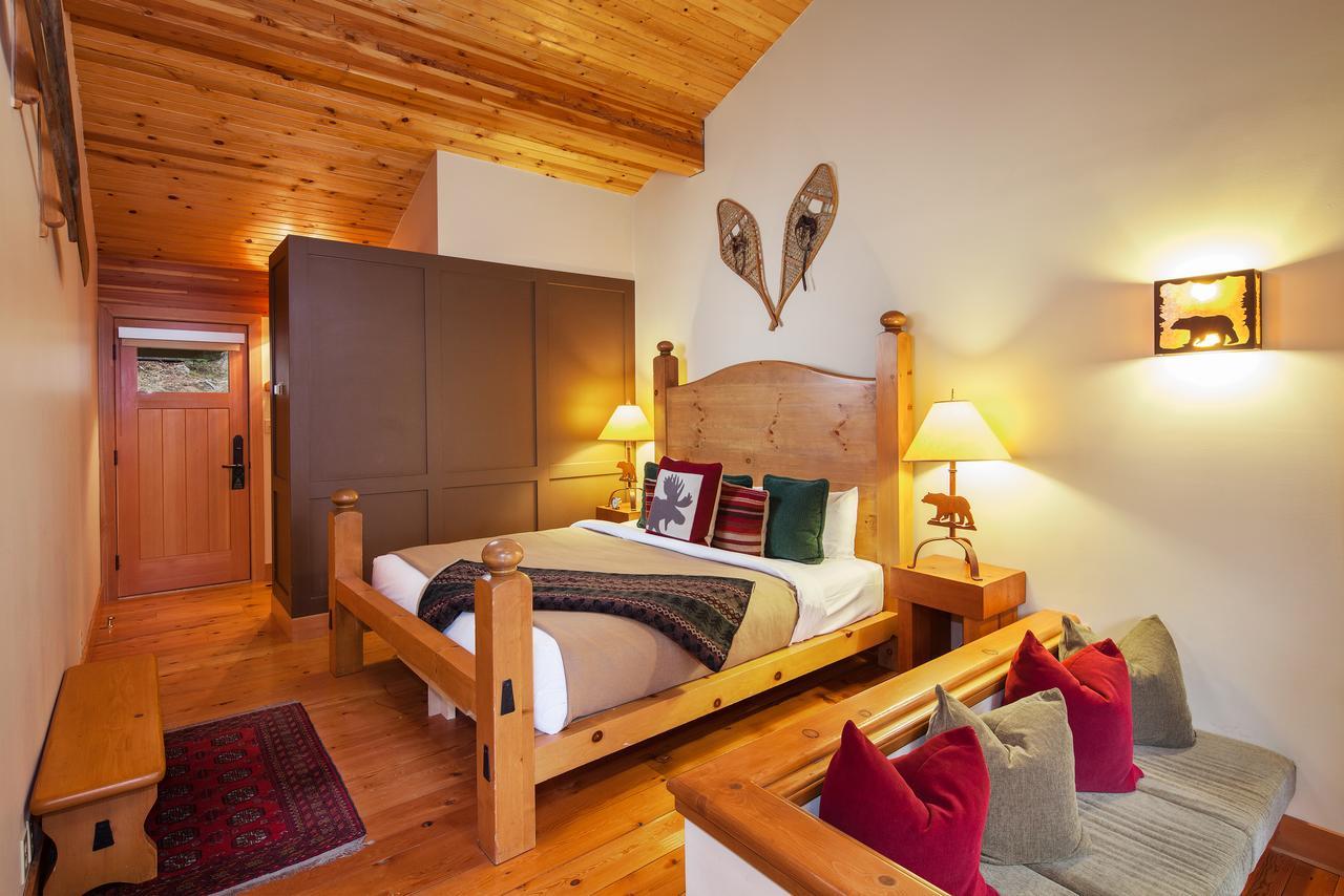 Moraine Lake Lodge Lake Louise Bagian luar foto