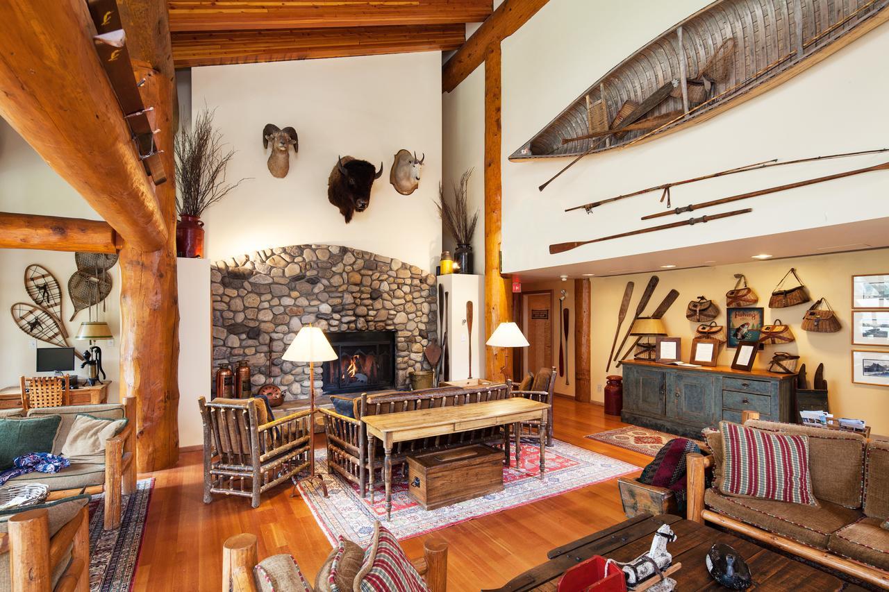 Moraine Lake Lodge Lake Louise Bagian luar foto